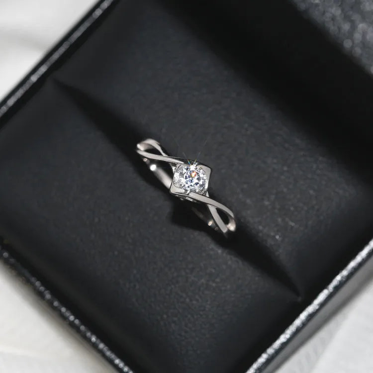 GlowHeart – Classic Engagement Ring for Women
