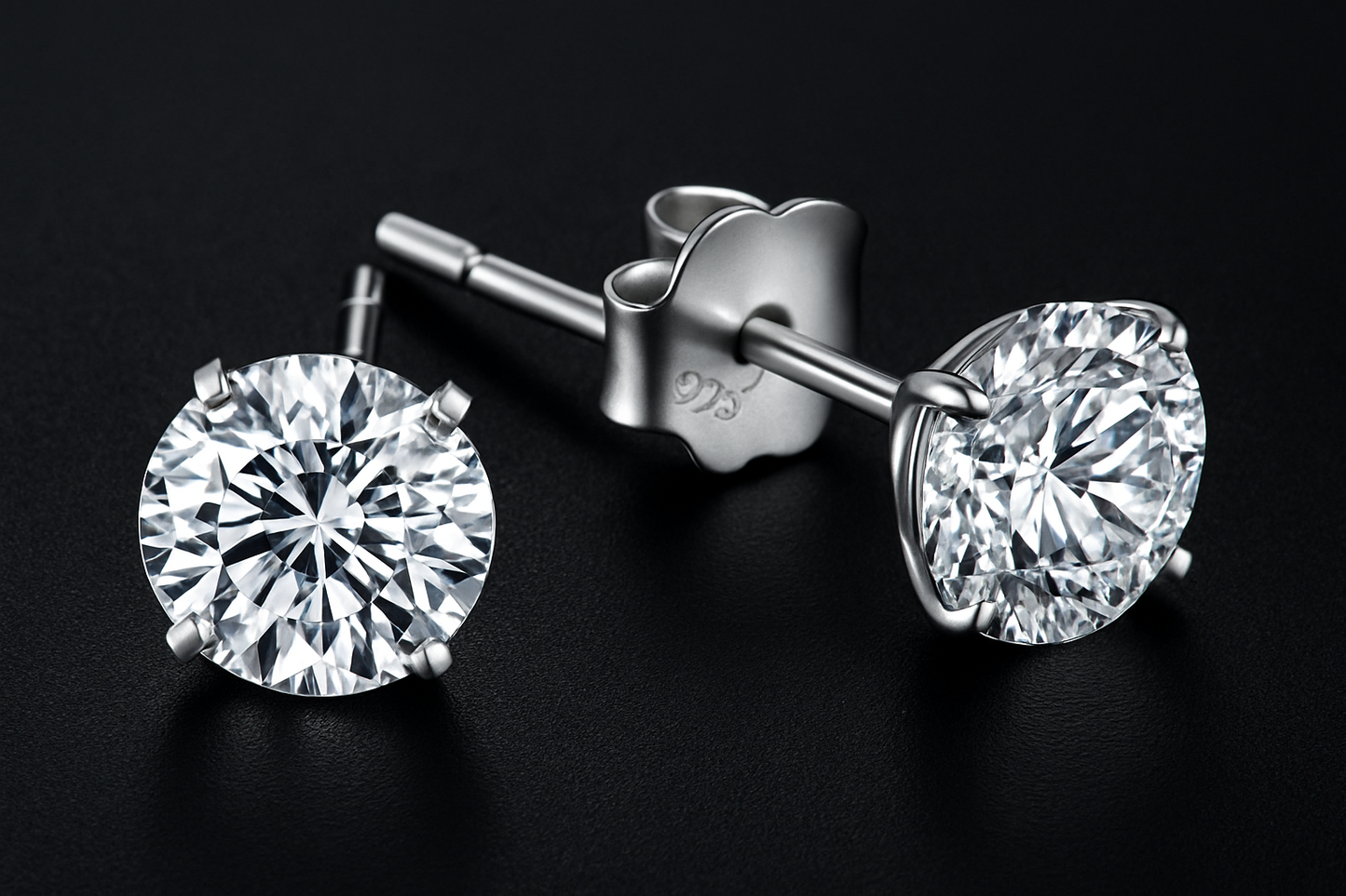 Eterna Light – Elegant Lab Diamond Studs in Sterling Silver