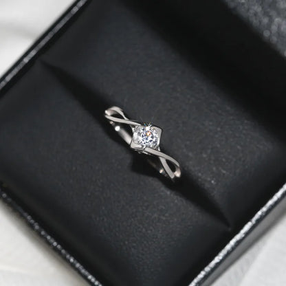 GlowHeart – Classic Engagement Ring for Women