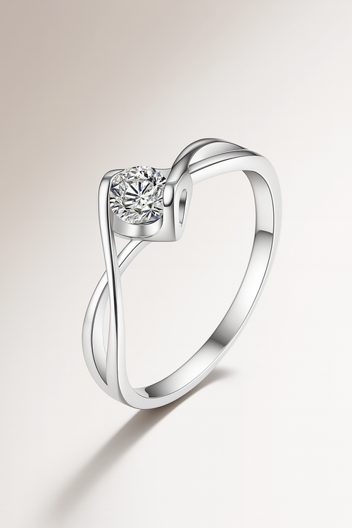 GlowHeart – Classic Engagement Ring for Women
