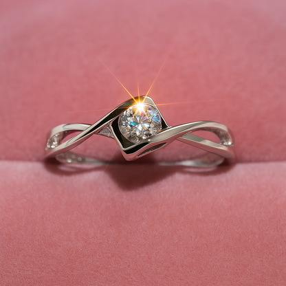 GlowHeart – Classic Engagement Ring for Women