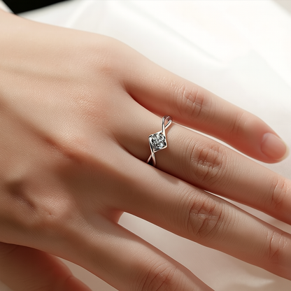 GlowHeart – Classic Engagement Ring for Women
