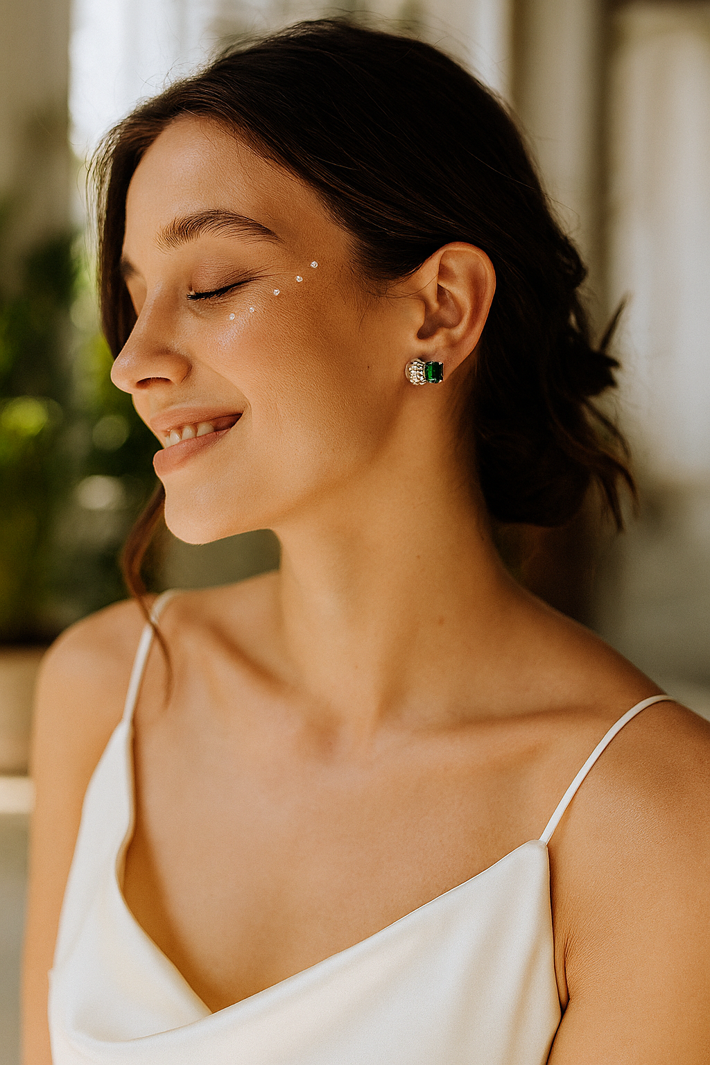Vinregem Sapphire & Emerald Studs – White Gold – Party Jewelry